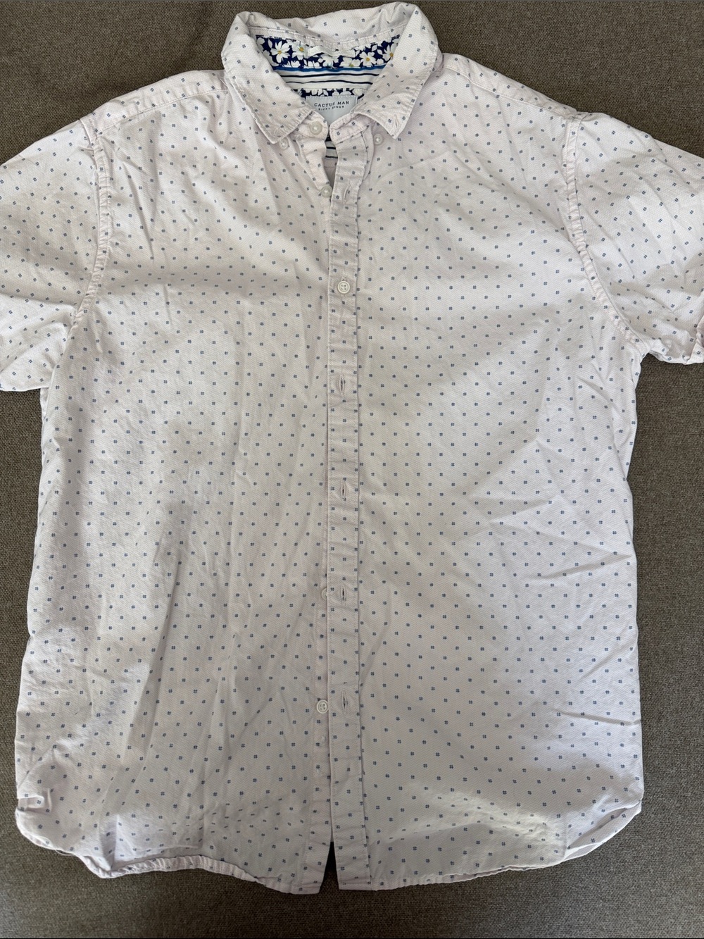 Men's Pale Pink Short-Sleeve Button-Up Shirt with Blue Dot Print